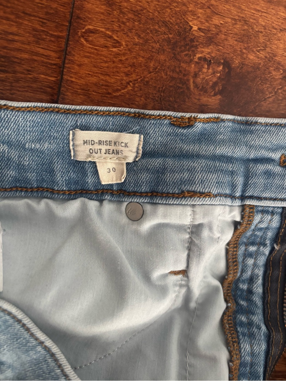 Madewell Mid-Rise Kick Out Jeans - Picture 4 of 4